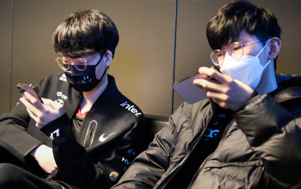 开云体育登录-FPX翻盘DFM，Knight团战一打五宿敌对决淘汰赛，留下经典瞬间