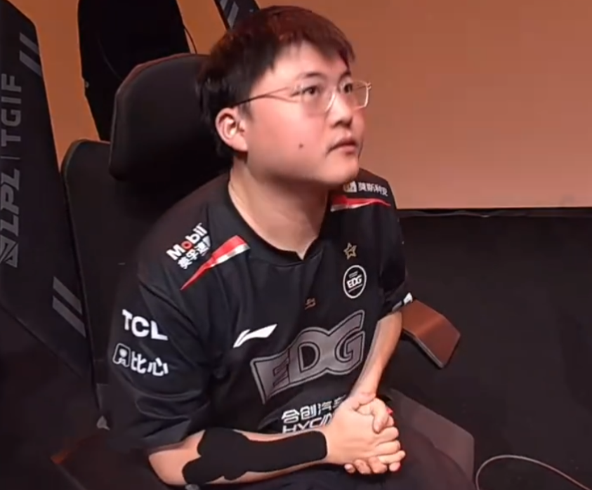 FPX碾压PSG，Uzi团战一打五峡谷大战入围赛，留下经典瞬间