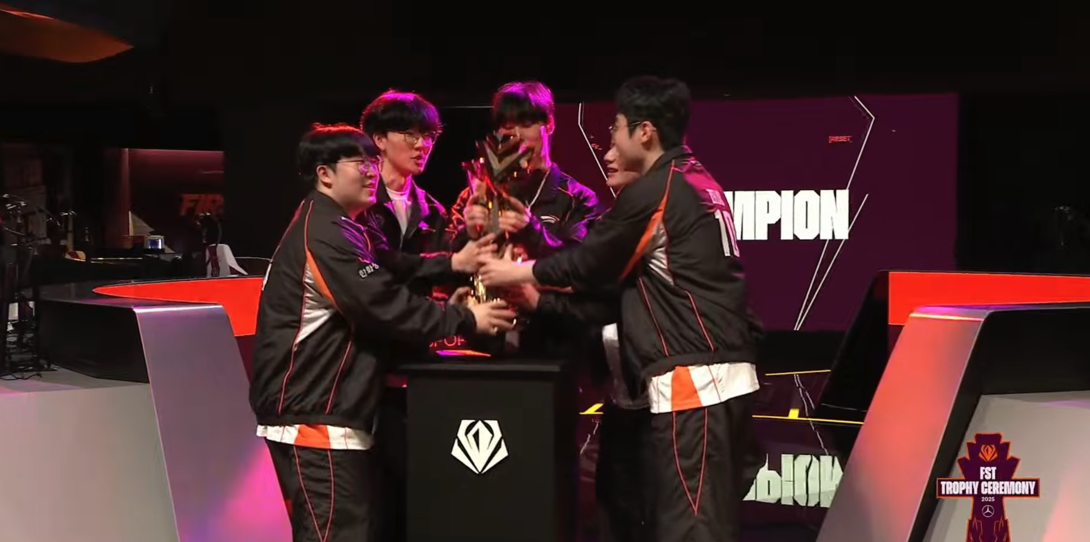 开云体育入口-HLE血洗SHR，Jankos完成史诗逆转焦点之战半决赛，成为赛场最大亮点