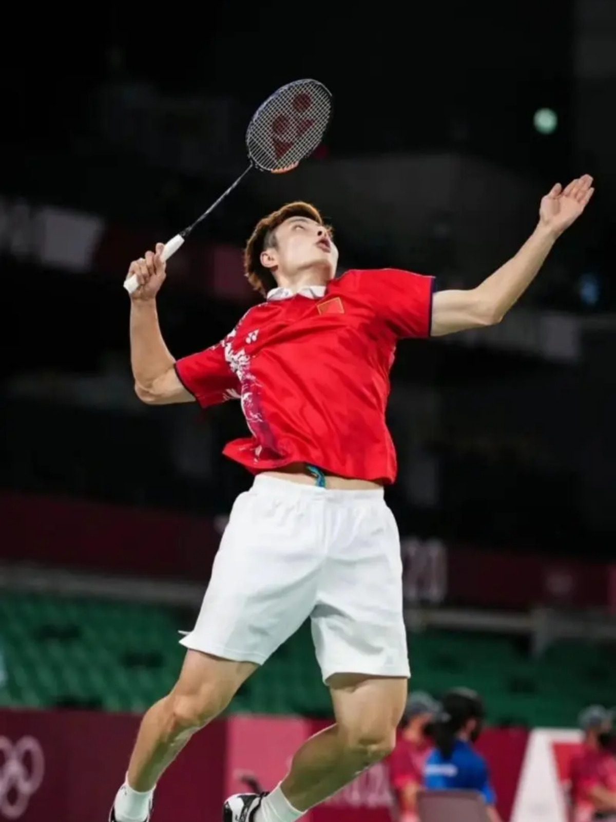 印尼羽毛球队逆转英格兰羽毛球队，林丹三分雨点燃全场