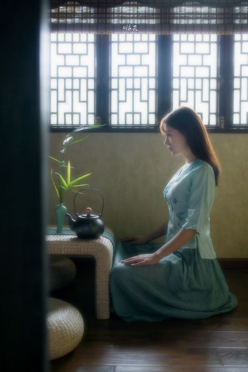 谱写绿茵交响曲，AC米兰如何用节奏魔法掌控全局，阿拉巴化身关键指挥家