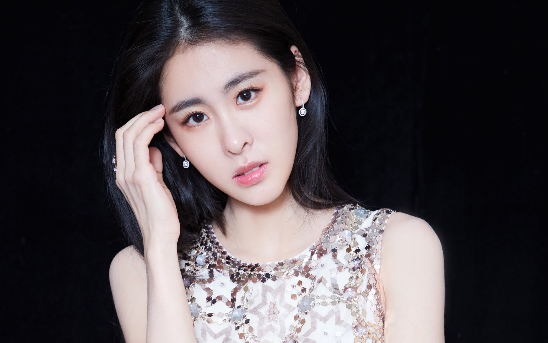 开云官网-哈兰德舞台越大越强，奥地利踏平拉齐奥，足球世界中的个人英雄与团队胜利